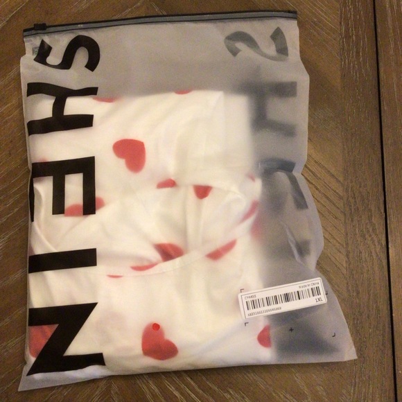 SHEIN Curve 1XL Heart Print Open Back Tie Top Valentine Long Sleeve - Picture 9 of 10